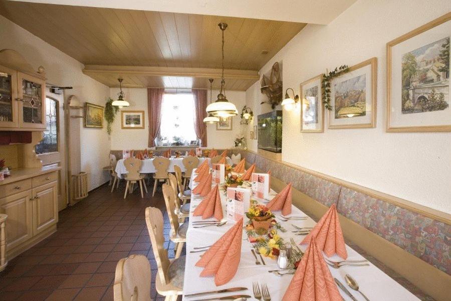 דכאו Hotel Drei Loewen מראה חיצוני תמונה