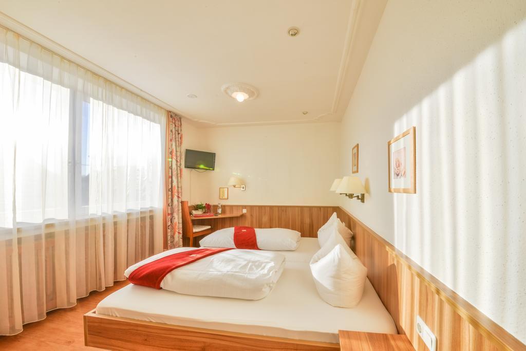 דכאו Hotel Drei Loewen חדר תמונה