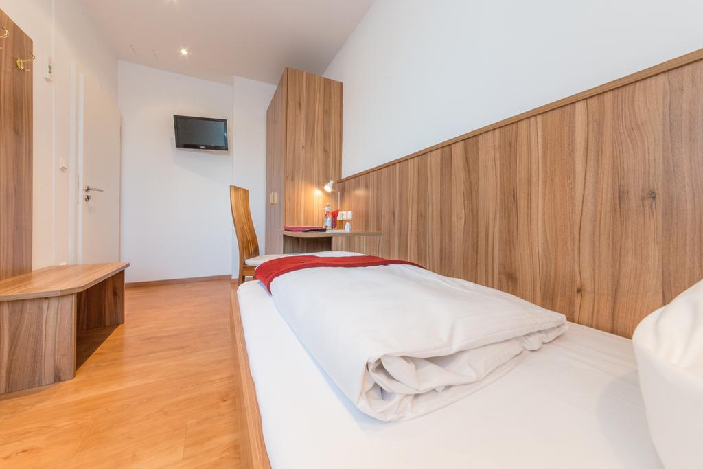 דכאו Hotel Drei Loewen חדר תמונה