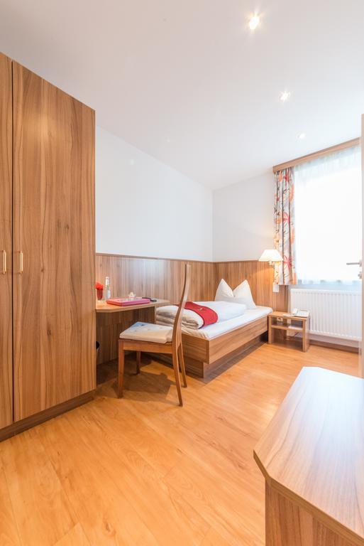 דכאו Hotel Drei Loewen חדר תמונה