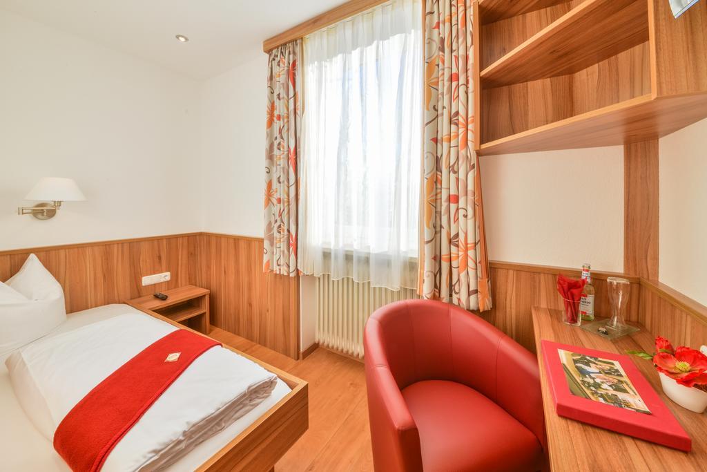דכאו Hotel Drei Loewen חדר תמונה