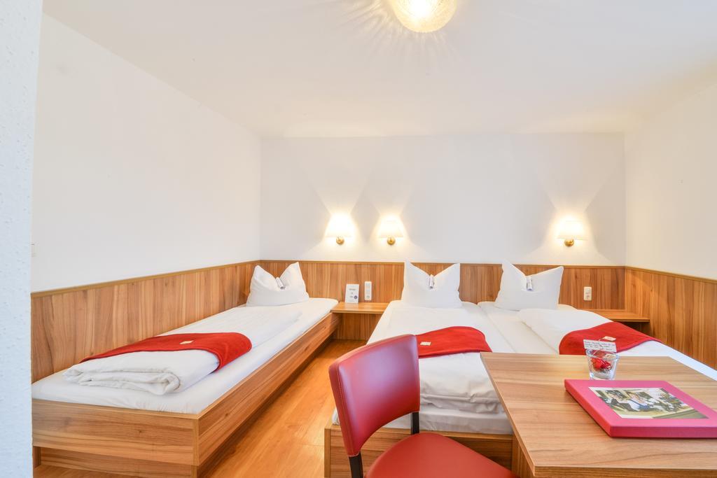 דכאו Hotel Drei Loewen חדר תמונה