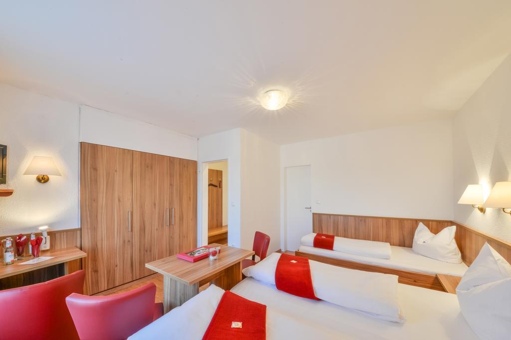 דכאו Hotel Drei Loewen חדר תמונה