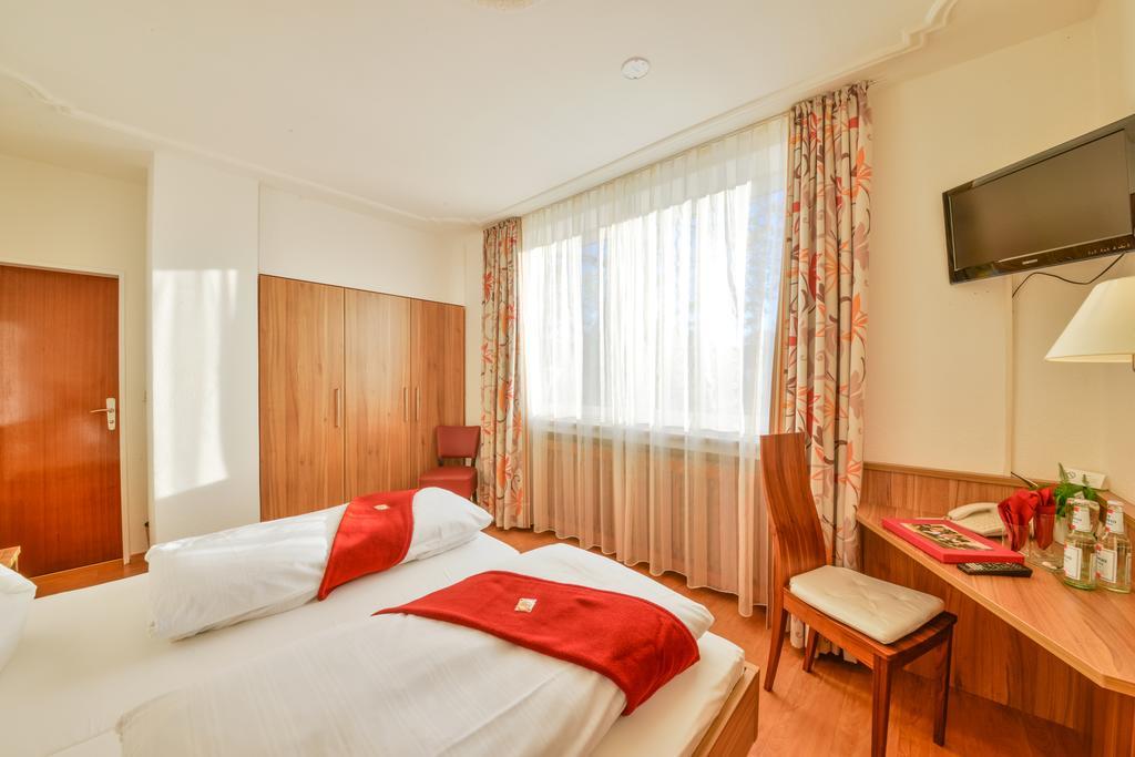 דכאו Hotel Drei Loewen חדר תמונה