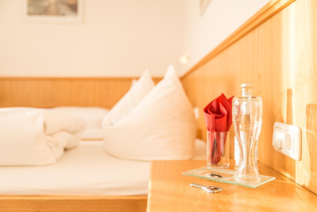 דכאו Hotel Drei Loewen חדר תמונה