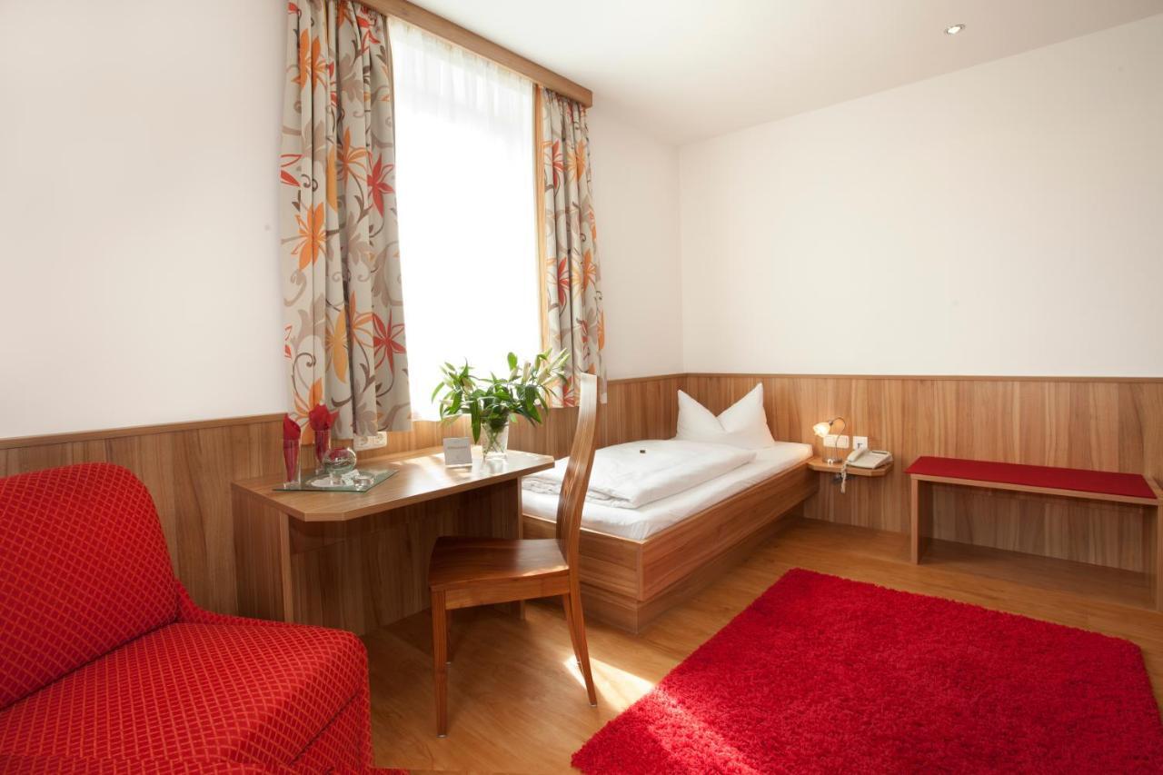 דכאו Hotel Drei Loewen חדר תמונה